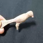 تمثال عصفور معدني قديم جدا جدا لون المعدن اصفر ذهبي