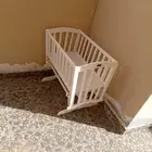 سرير اطفال هزاز نظيف للبيع