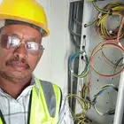 فني كهرباء مباني كل اعمال الصيانه والتأسيس وعمال السباكه