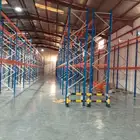 رفوف مستودع