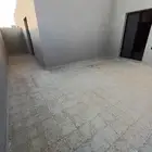 للبيع شقه مع سطح حي الرمال عبير