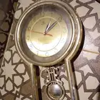 قاعدة ركن تراثية قديمة وساعة بندول كلاسيكيه