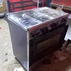 خربان فيه خربان فيه الباب بس ما في ولا شيء غير كذا ما