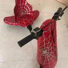 سكوتر وسيارة صغيرة