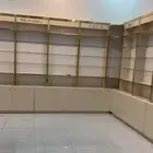 للبيع دولاب عرض فاخر زاوية   استخدام راقي لمحل تجميل