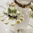 مضيفات ومباشرات بزي موحد وقهوجية