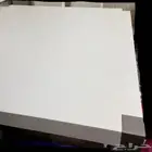 طاوله بيضاء