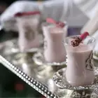 مضيفات وصبابات بزي موحد وقهوجية
