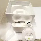 سماعة ابل برو الاصدار الاول