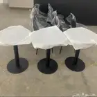 كراسي وطاولات