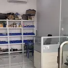 اغراض محل كهربائي بجميع محتوياته للبيع