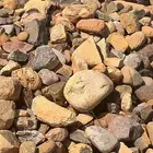 حجر ملون طبيعي بجودة عالية