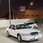 للبيع فورد بوليسي 2010 عداد قليل نظيف جدا