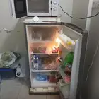 ثلاجه وميكرويف بحالة جيده جدااا