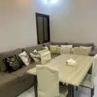 كنب وطاولة