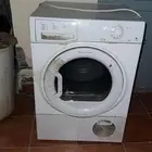 نشافة ملابس نظيف بس الباب ما يقفل