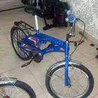 رامبو ازرق مايشكو من شي بس حكات خفيفه جدا وفيه مقعده خلفيه