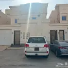 للبيع فيلا بحي المونسية درج داخلي مع شقتين