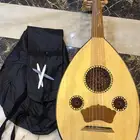 الة عود عزف موسيقي