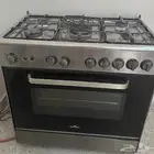 فرن ومغاسل وطاولات وغسالة