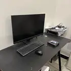 شاشة قيمنق ومكتب وكرسي