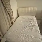 سرير و تسريحة ايكيا ابيض