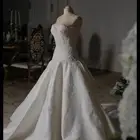 فستان زواج مع جميع الملحقات