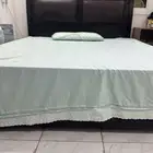 سرير بالمرتبه ومكيف وبوتاجاز بالفرن وغساله للبيع