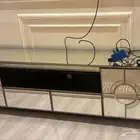 يوجد طاوله وثريه للبيع