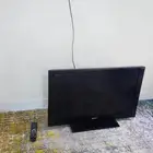 تلفزيون وسط ماركة سوني شغال وجودته ممتازة