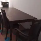 طاوله طعام صناعه ماليزيا خشب قويه معروفه ..جدا بخمسه كراسي