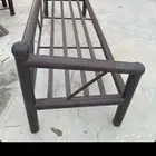 للبيع كراسي حديد مزوج 3 كراسي و2 طاوله صغير و1 طاوله كبير و