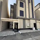 للبيع دور ثاني 6 غرف مع سطح خاص خلف ساكو طريق أبها الخميس
