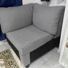 كنب وطاولة