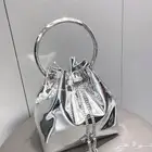 شنطة مستوحاة من Jimmy choo باللون الفضي اللماع