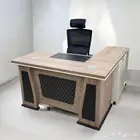 طاولات مكاتب
