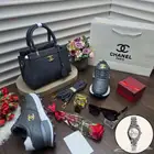 طقم هدايا نسائي شانيل شامل التوصيل والشحن