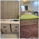غرفة نوم مع المرتبة ومجلس مجانا