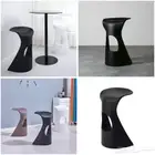 كرسي بار بتصميم عجيب