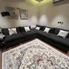 للبيع كنب استعمال نظيف سنه فقط من آشلي
