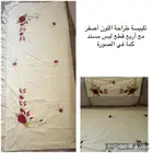 تلبيسة طراحة أو فرش مطرزة مع مخدات