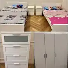غرفة نوم متكاملة سريرين ودولابين