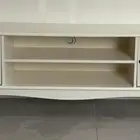 طاولة تلفزيون