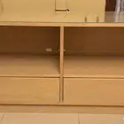 للبيع طاولة طعام ودولاب للطعام وكنب وطاولة تلفزيون وغرفة نوم