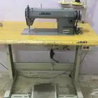 ماكينة خياطة