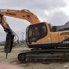 بوكلين للايجار  حفر ترحيل ..هدد ...بلساعه بليوميه ..بلمتر...