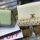 شنطه نسائيه للبيع 120 ريال جديده بي كرتونه