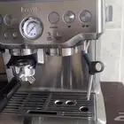 ماكينة تحضير الإسبريسو Breville Barista Express. هذه الماكين