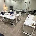 طاولات مكاتب عمل عدد 4 وطاولة اجتماع