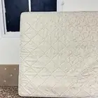 مرتبه سرير نظيفه جدا
